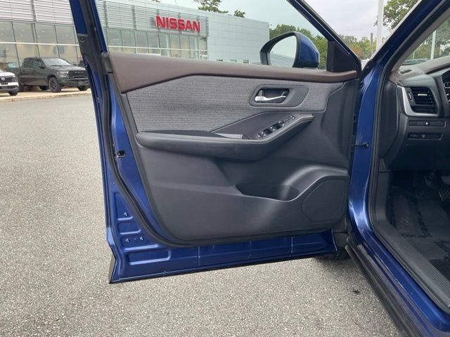 Used 2023 Nissan Rogue SV AWD/4WD image 10
