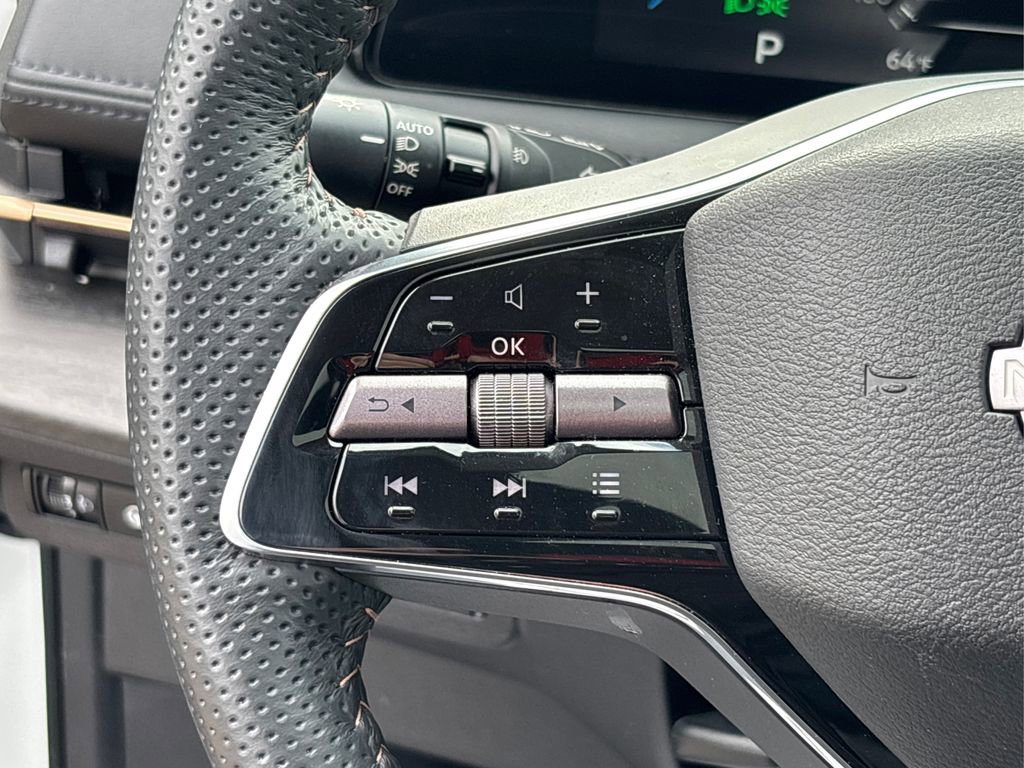 Used 2024 Nissan Ariya AWD image 25