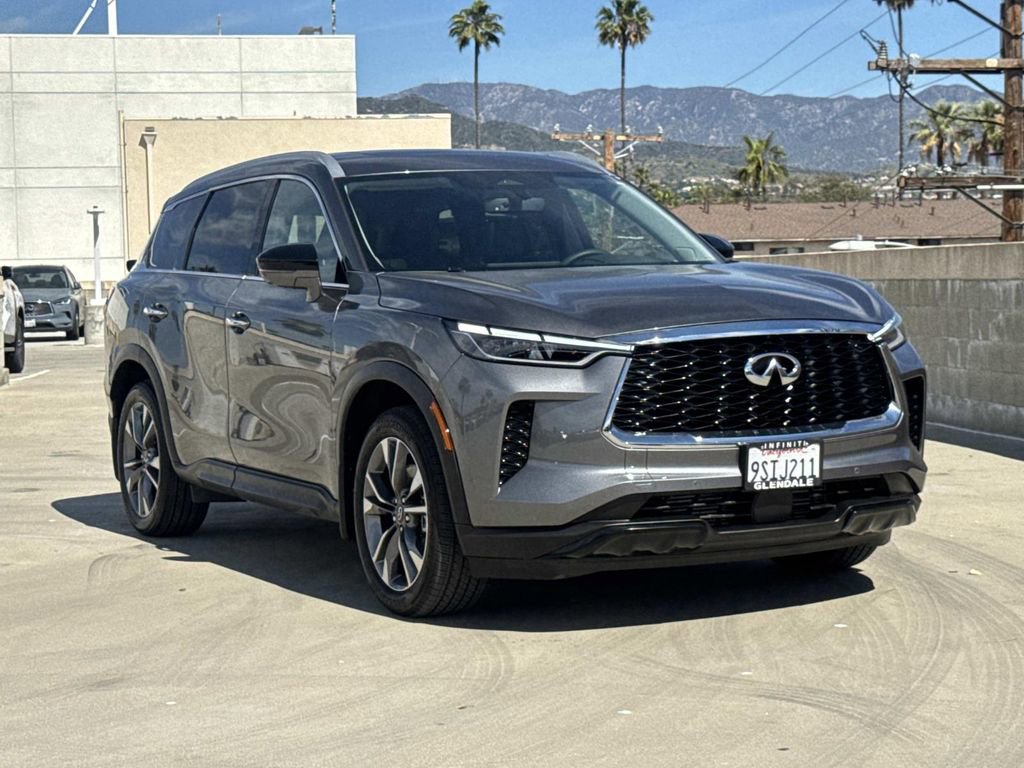 Certified 2025 INFINITI QX60 Luxe image 2