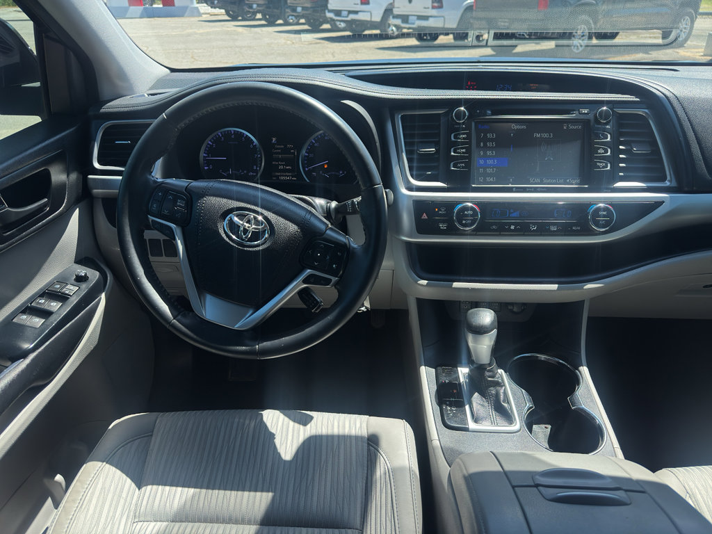 Used 2018 Toyota Highlander Plus FWD image 12