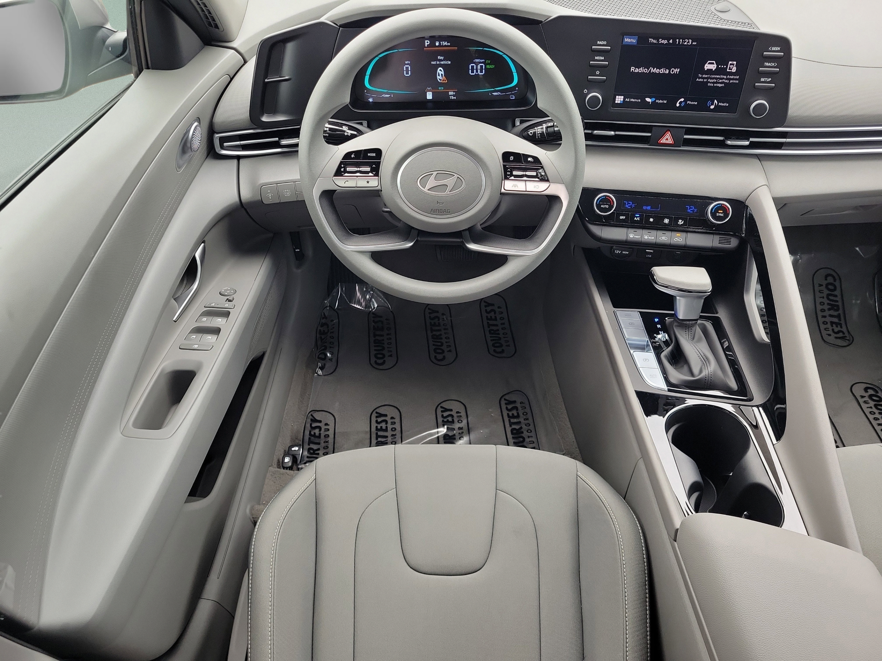 New 2025 Hyundai Elantra Hybrid FWD image 11