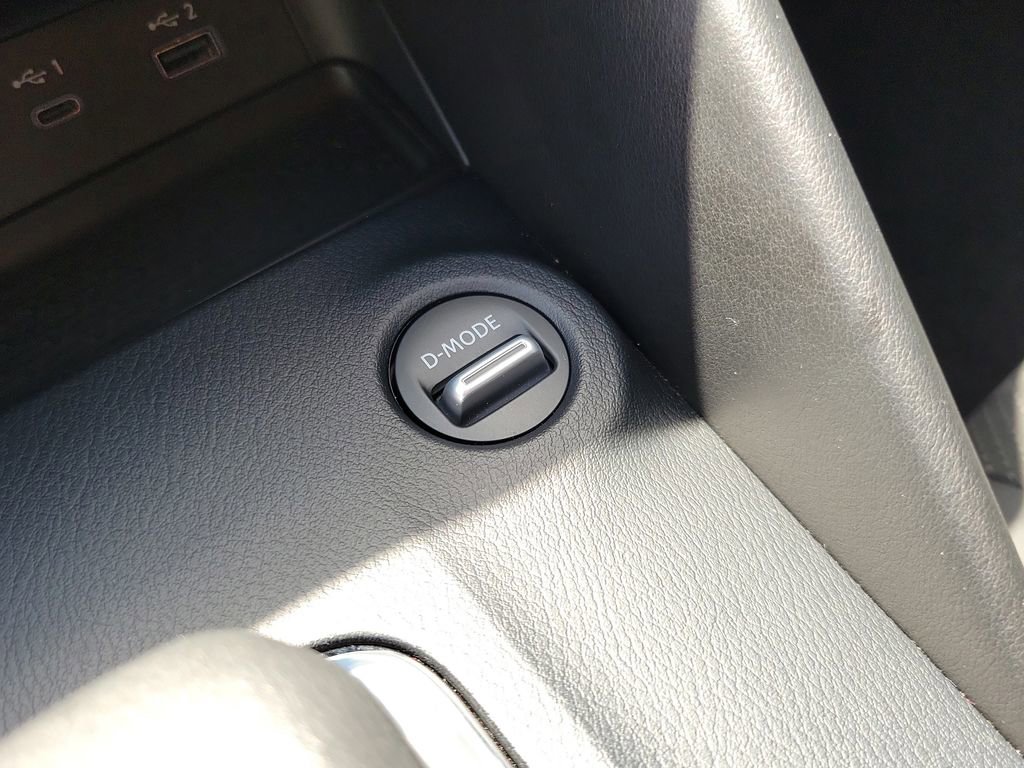 Certified 2025 Nissan Z Performance w/ Floor Mat Package RWD image 29