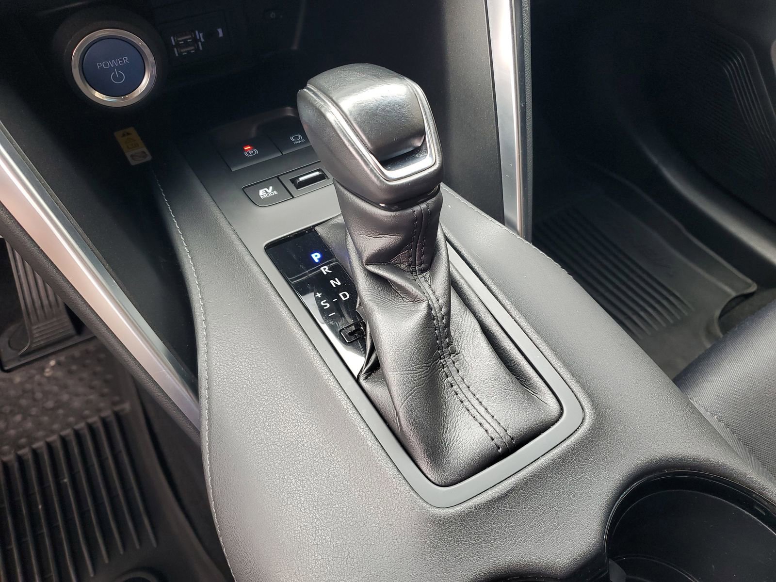 Used 2022 Toyota Venza LE image 29