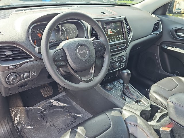Used 2022 Jeep Cherokee Trailhawk w/ Comfort/Convenience Group AWD/4WD image 16