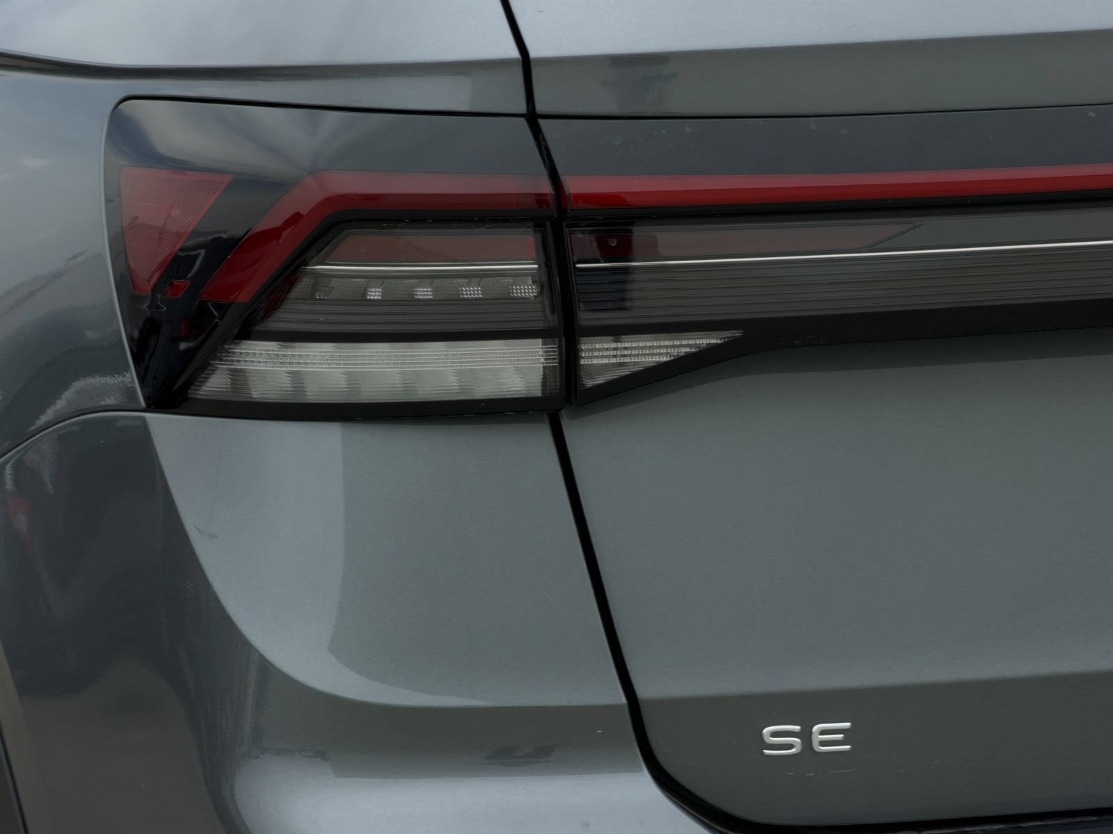 New 2026 Volkswagen Taos SE FWD image 11
