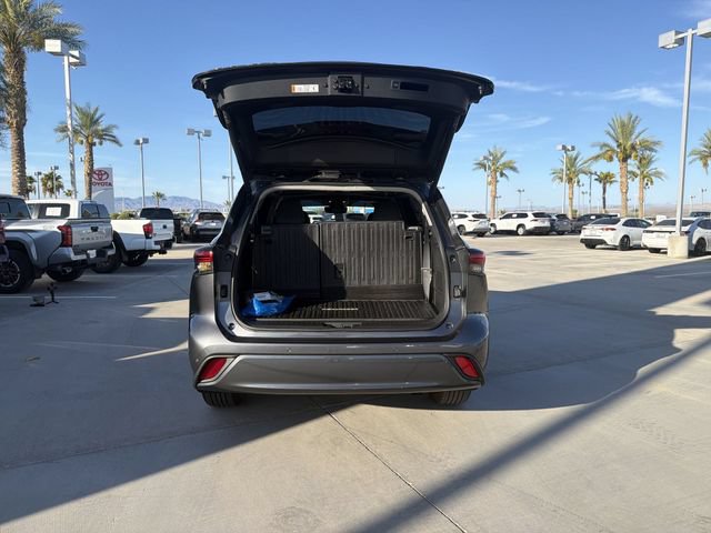Certified 2025 Toyota Highlander Limited FWD image 31