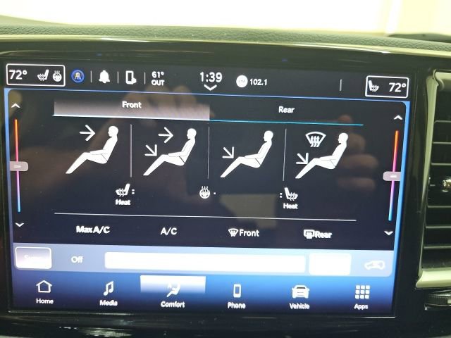 Used 2023 Chrysler Pacifica Touring-L FWD image 11