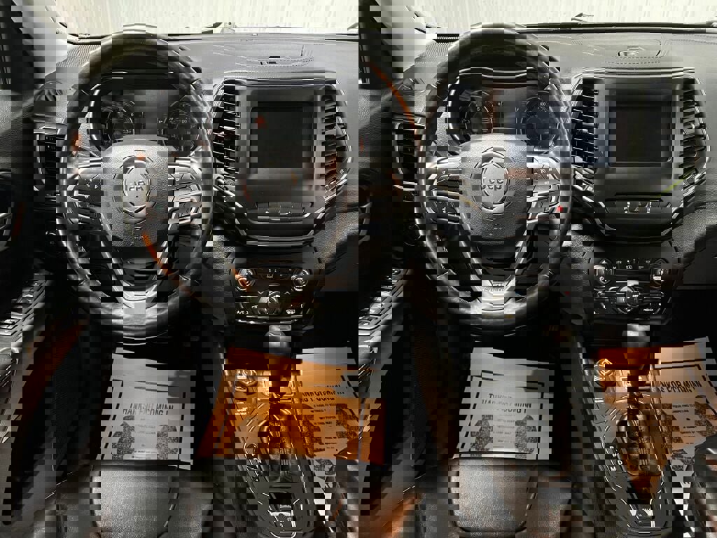 Used 2021 Jeep Cherokee Latitude Plus image 4