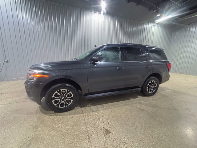Used 2024 Ford Expedition XLT image 2