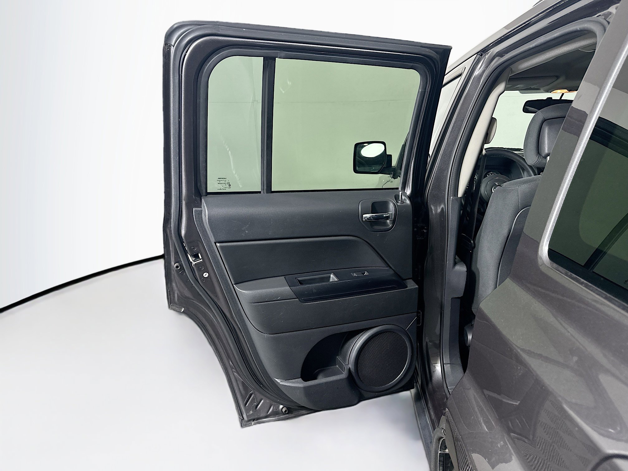 Used 2016 Jeep Patriot Latitude image 24