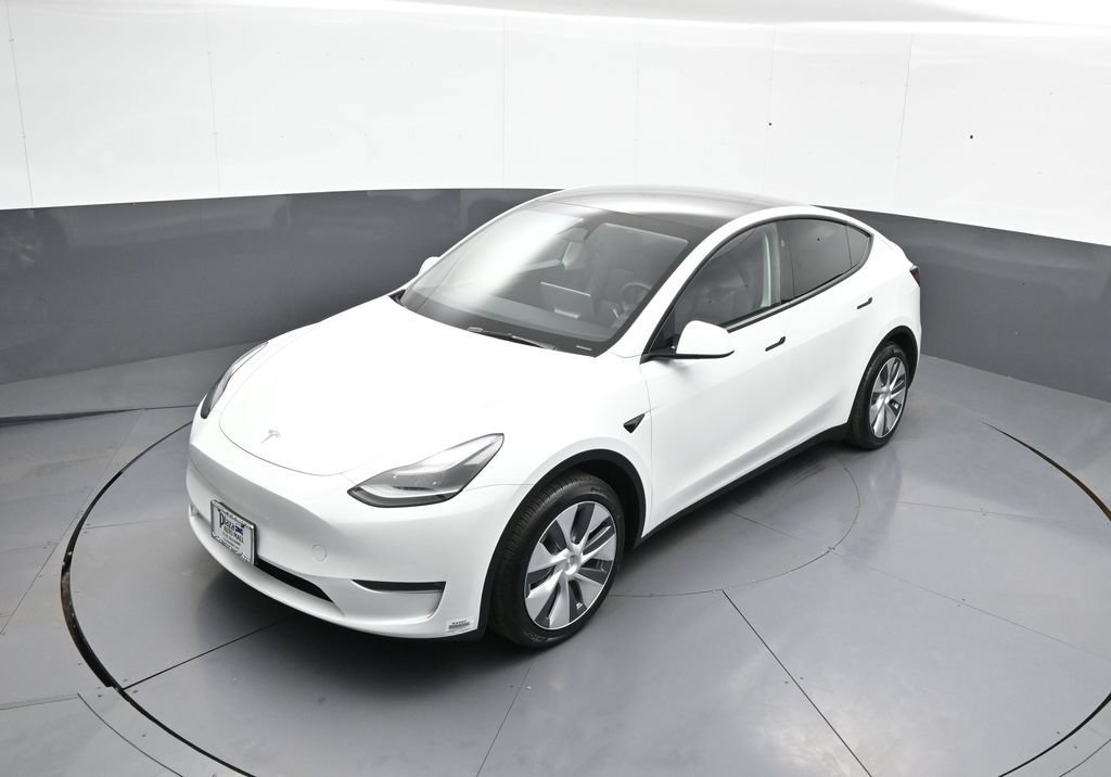 Used 2024 Tesla Model Y Long Range AWD/4WD image 34