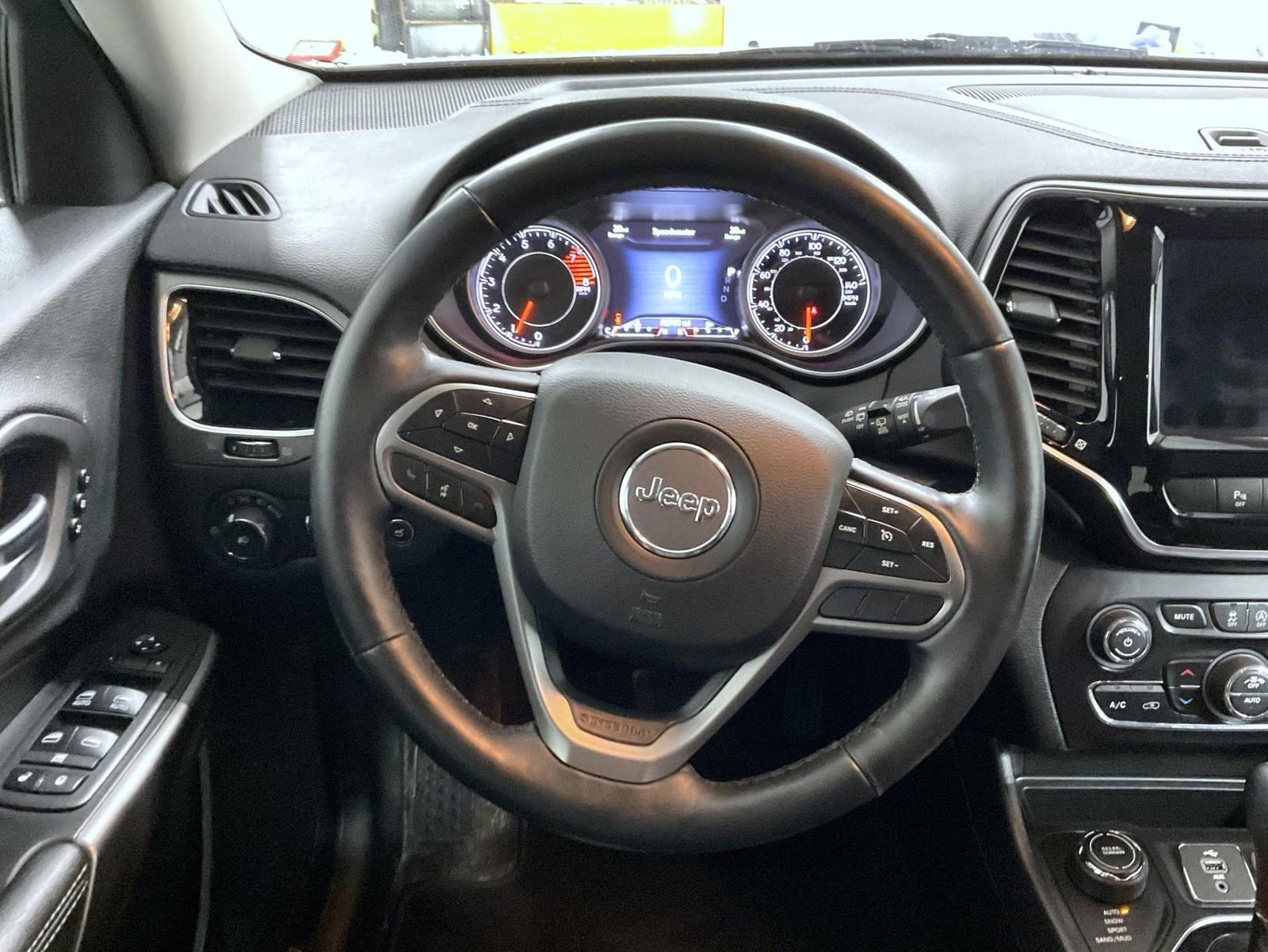 Used 2019 Jeep Cherokee Limited AWD/4WD image 13
