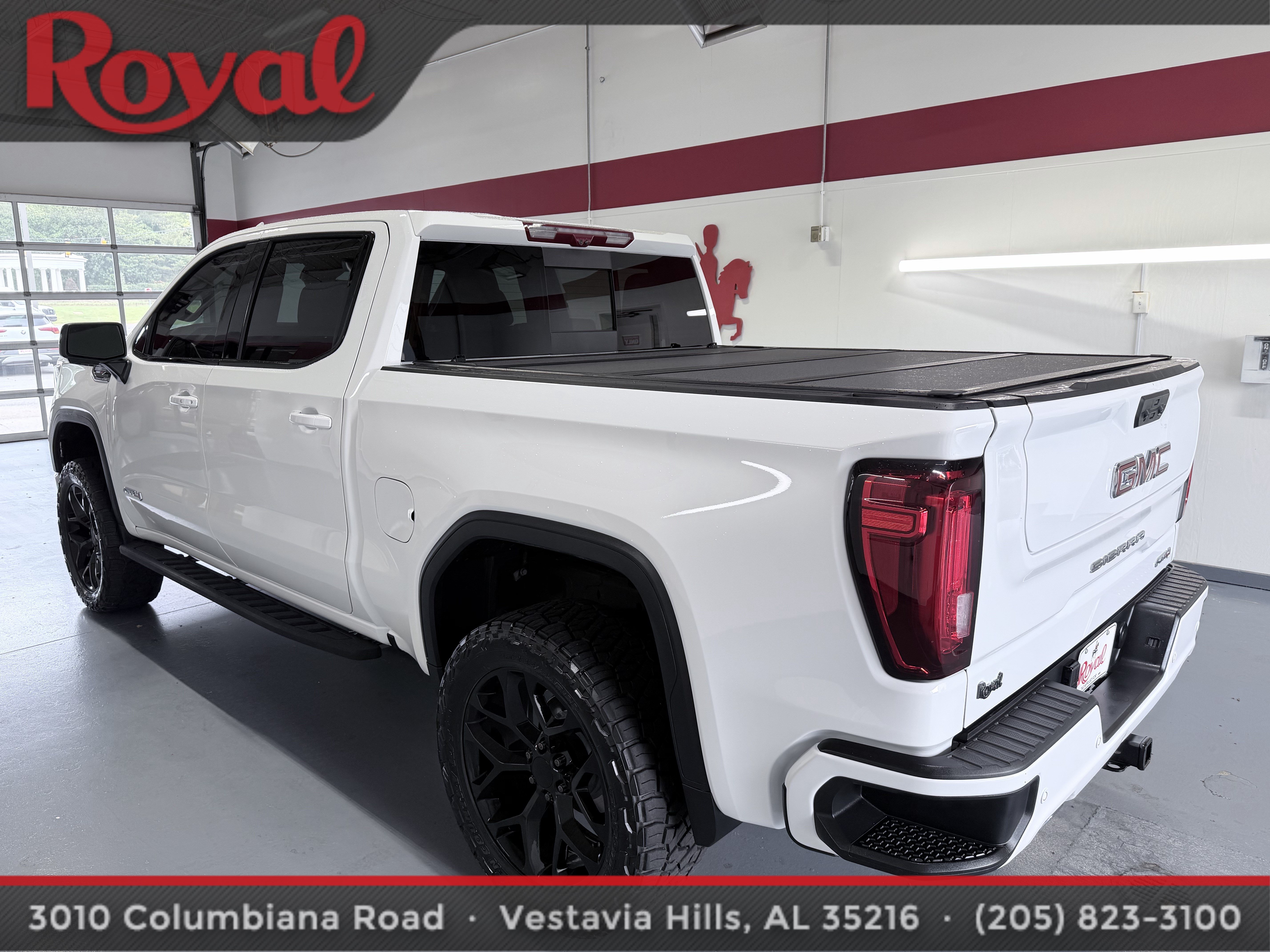 Used 2025 GMC Sierra 1500 AT4 w/ AT4 Premium Package AWD/4WD image 7