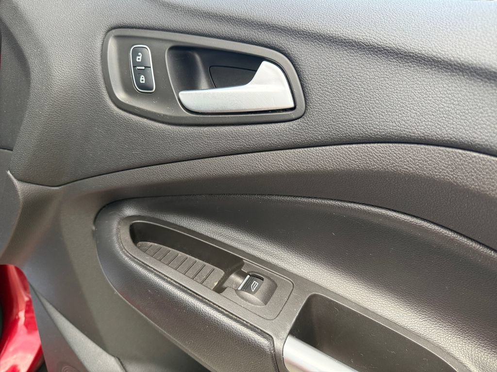Used 2019 Ford Escape SE FWD image 40