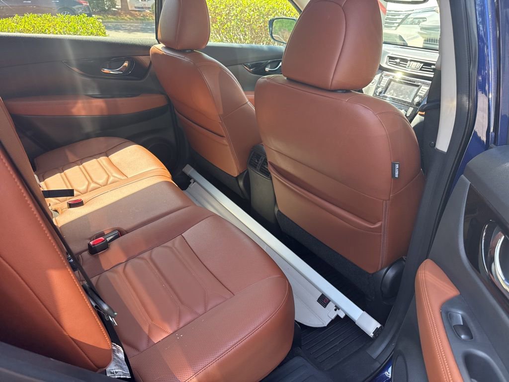 Used 2017 Nissan Rogue SL w/ SL Premium Package AWD/4WD image 8