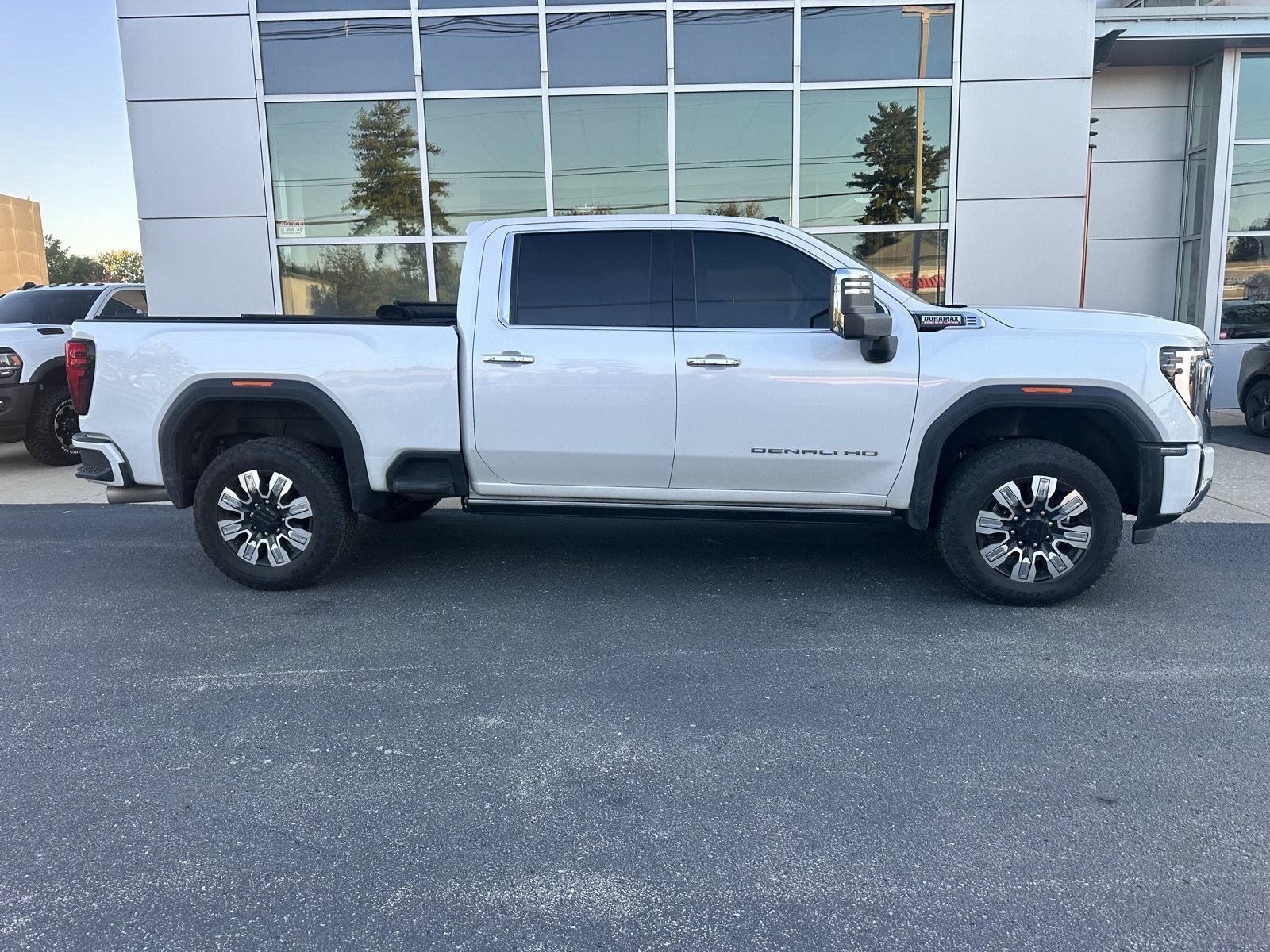 Used 2024 GMC Sierra 3500 Denali w/ Denali Reserve Package AWD/4WD image 1