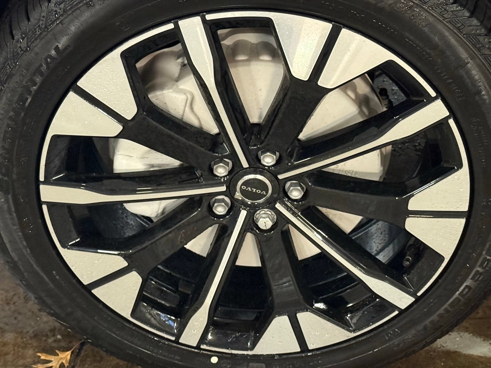 New 2026 Volvo XC60 B5 Plus w/ Protection Package Premier AWD/4WD image 12