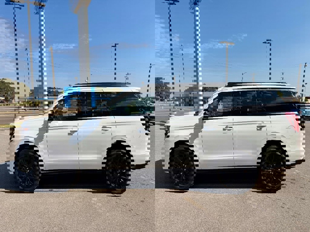 New 2025 Ford Expedition Platinum image 13