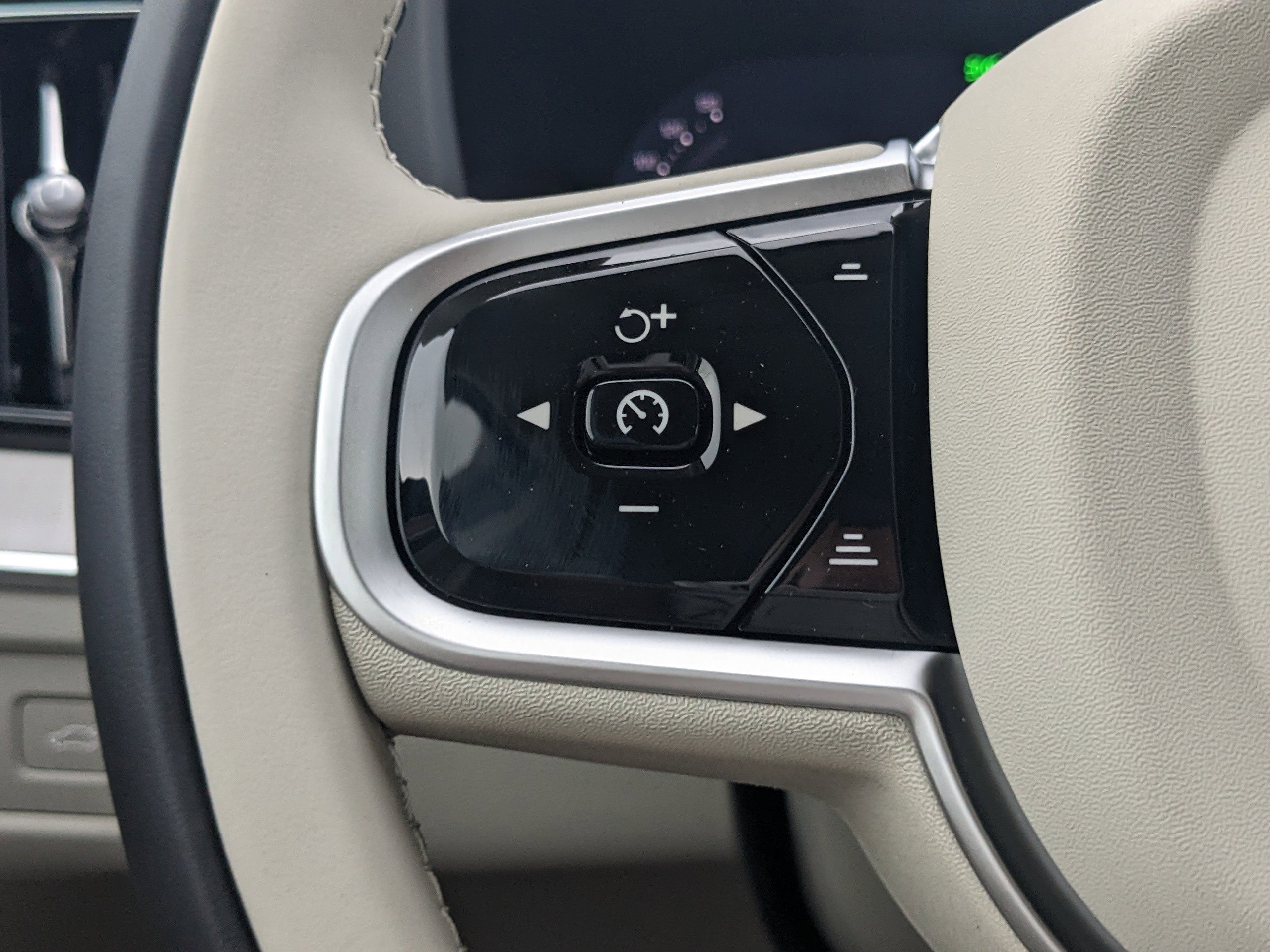 New 2026 Volvo XC60 T8 Ultra image 24