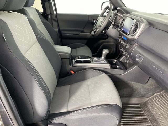 Used 2022 Toyota Tacoma TRD Sport w/ Technology Package AWD/4WD image 10