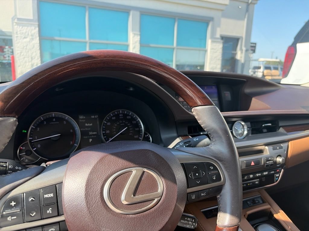 Used 2018 Lexus ES 350 w/ Navigation System Package FWD image 32