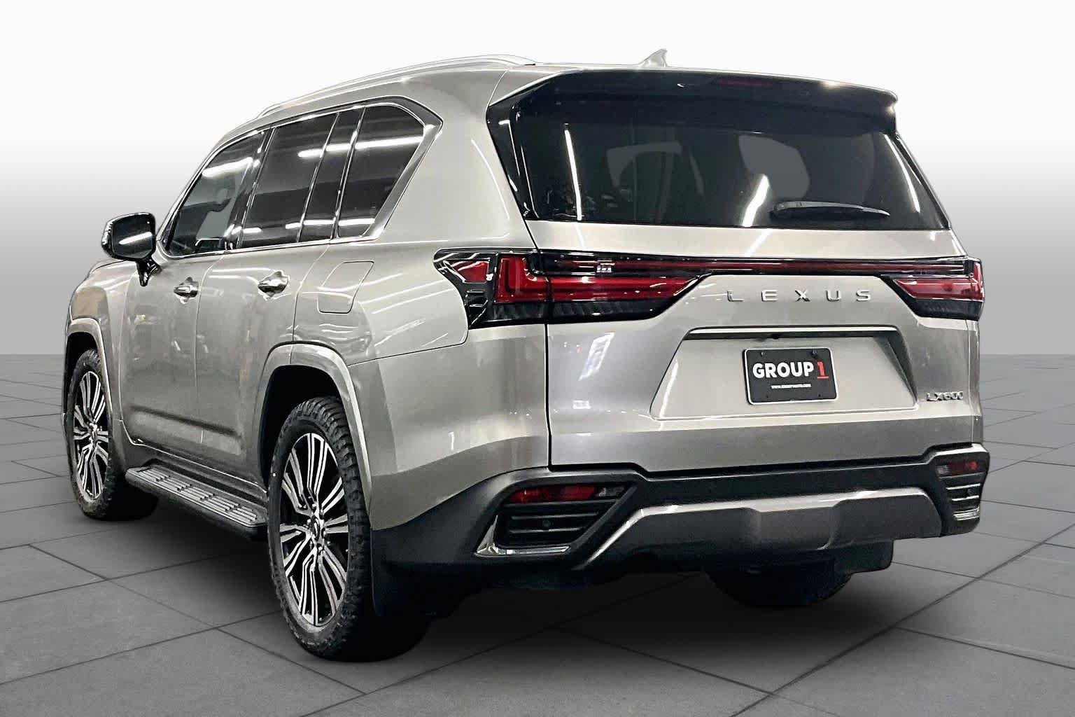 Used 2022 Lexus LX 600 4WD w/ Luxury Package image 11