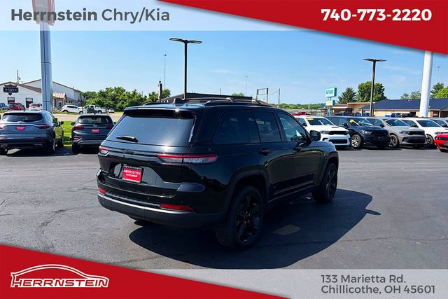 Used 2023 Jeep Grand Cherokee Altitude AWD/4WD image 25