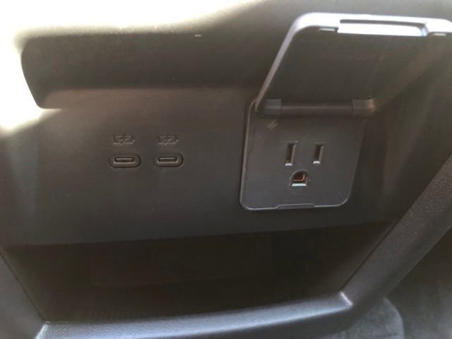 Used 2024 Chevrolet Traverse RS image 38