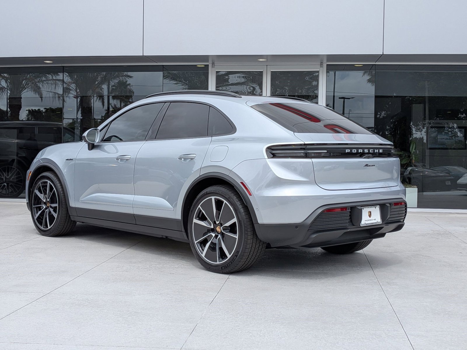 Certified 2025 Porsche Macan Electric RWD image 3