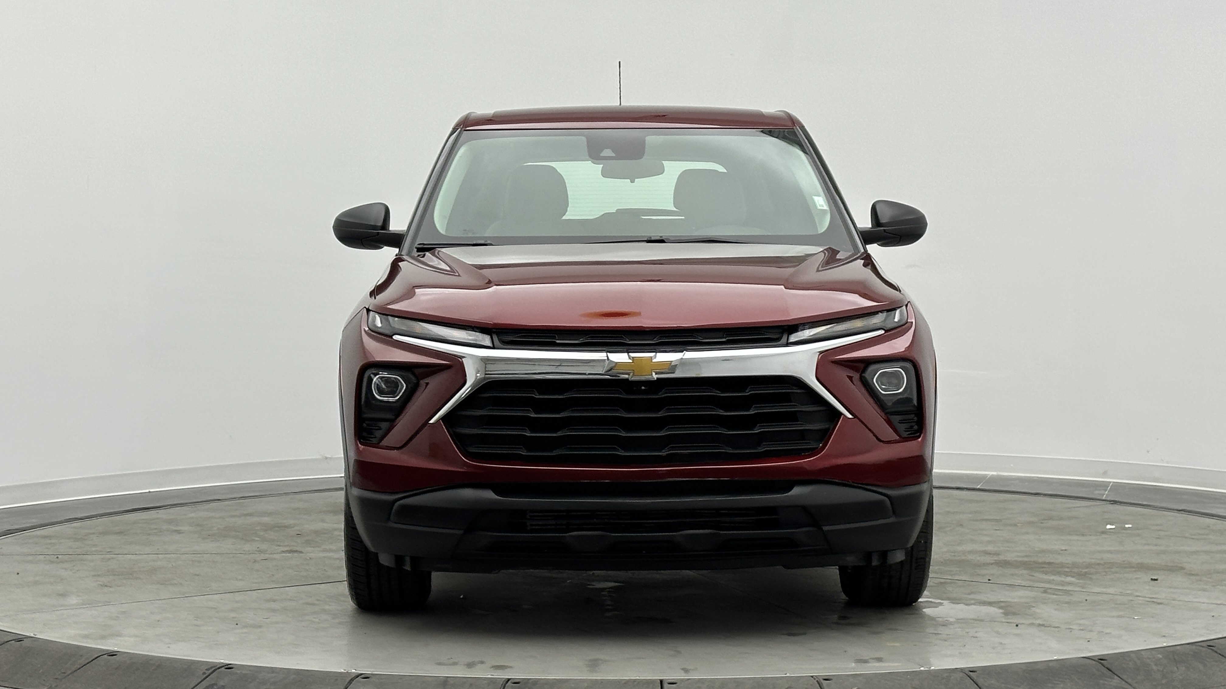 Used 2025 Chevrolet TrailBlazer LS AWD/4WD image 2
