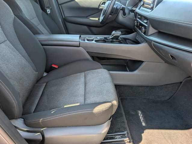 Used 2025 Nissan Rogue SV AWD/4WD image 27