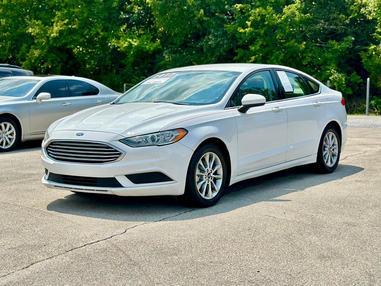 Used 2017 Ford Fusion SE w/ Fusion SE Technology Package FWD image 9