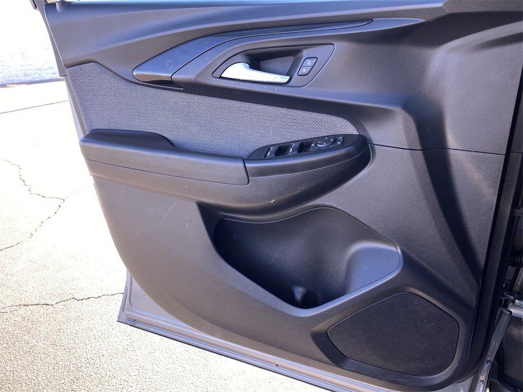 Used 2023 Chevrolet TrailBlazer LT w/ Convenience Package image 28