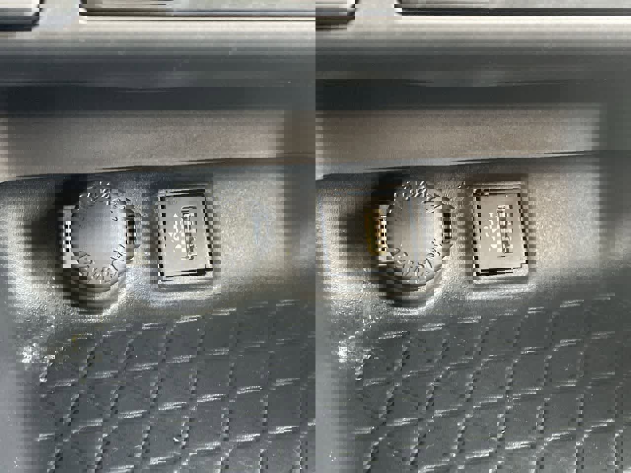 Used 2023 Toyota RAV4 SE image 27