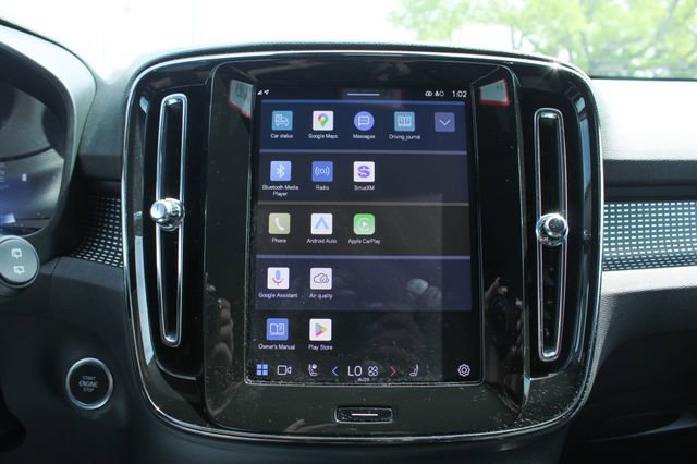 Used 2025 Volvo XC40 B5 Plus image 20