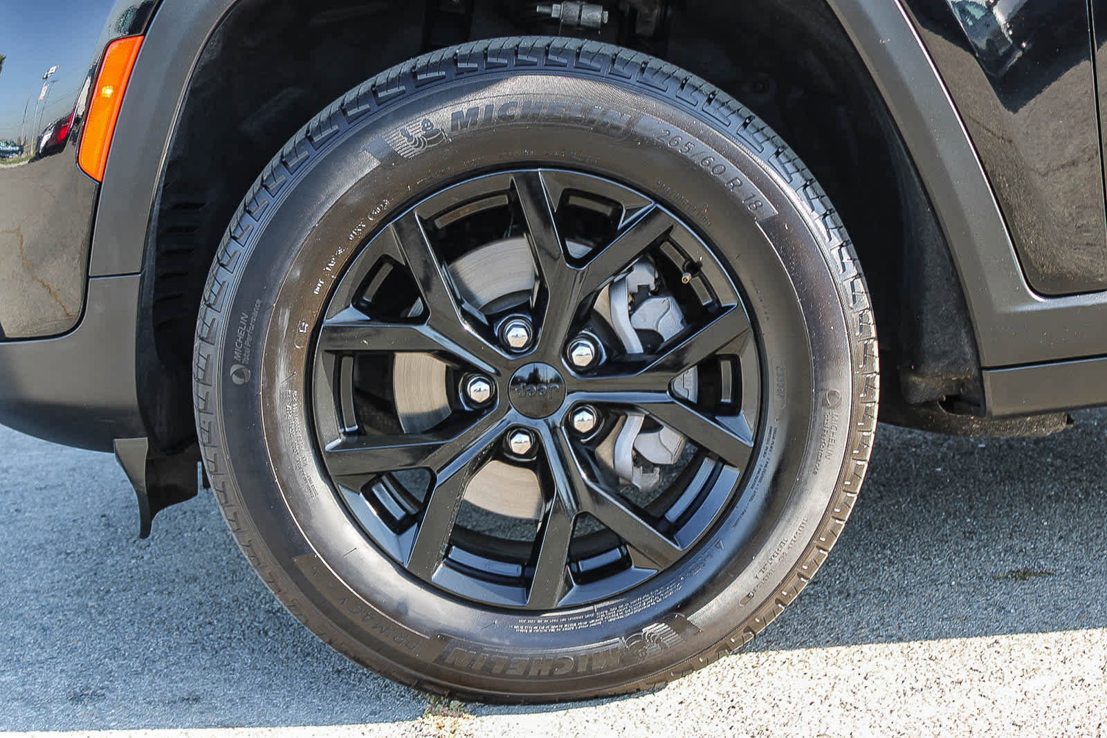 Used 2024 Jeep Grand Cherokee Altitude AWD/4WD image 9