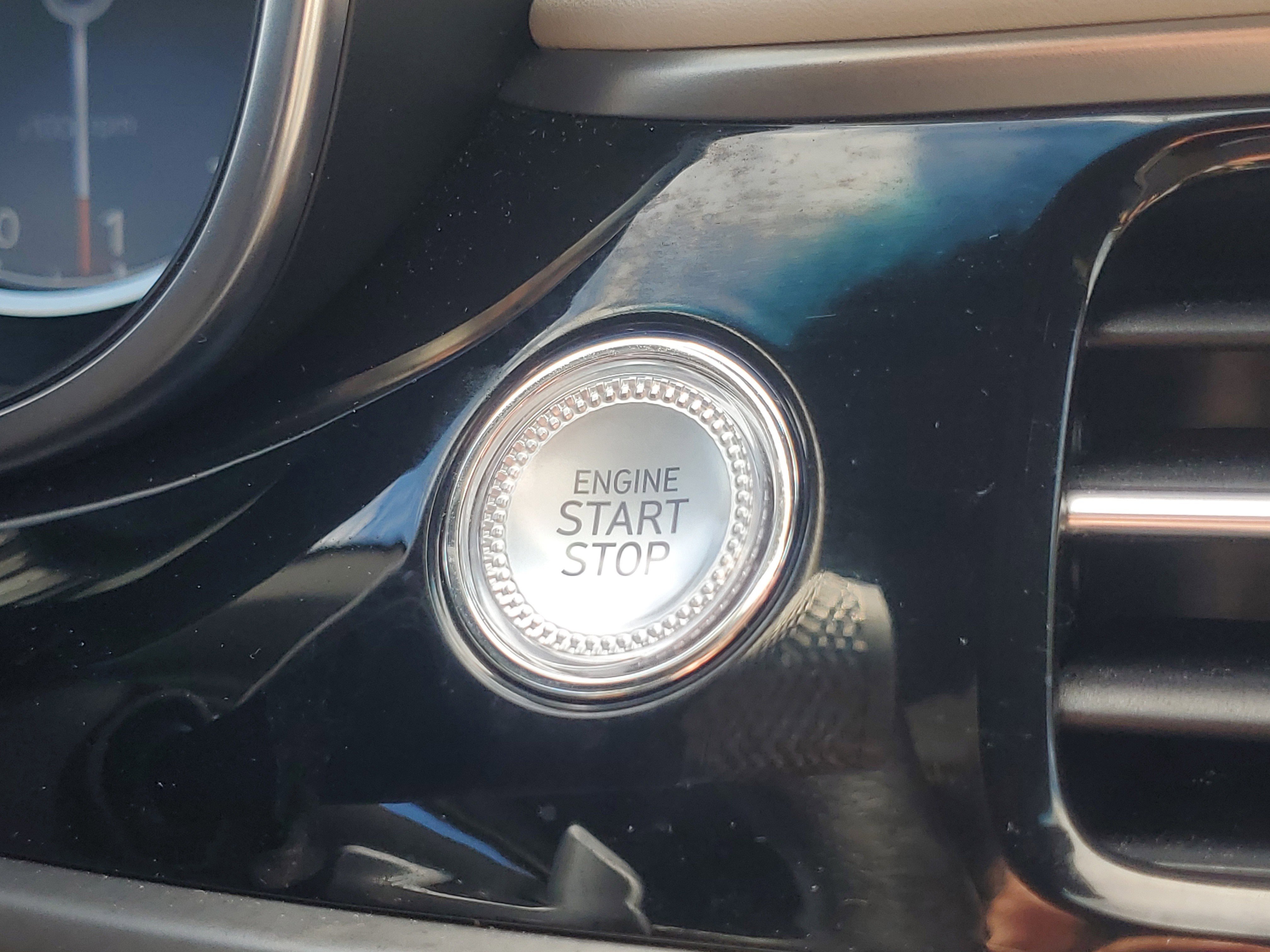 Used 2025 Genesis G70 2.5T image 35