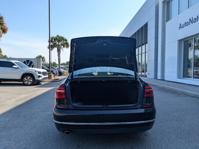 Used 2018 Volkswagen Passat 2.0T SE FWD image 7