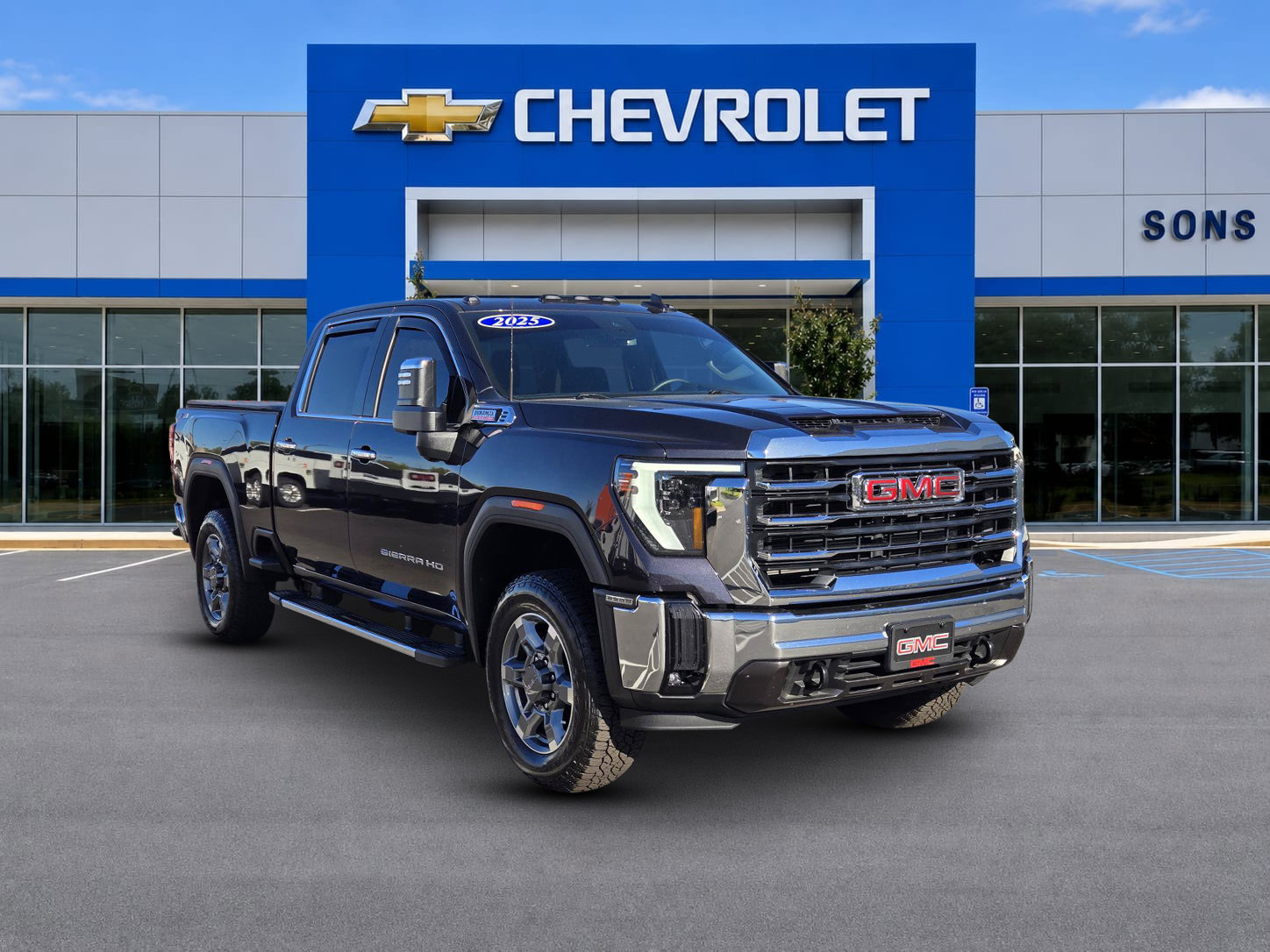 Certified 2025 GMC Sierra 2500 SLT w/ SLT Convenience Package AWD/4WD image 3