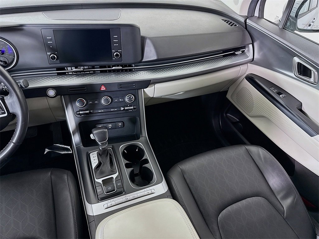 Used 2023 Kia Carnival LX image 26