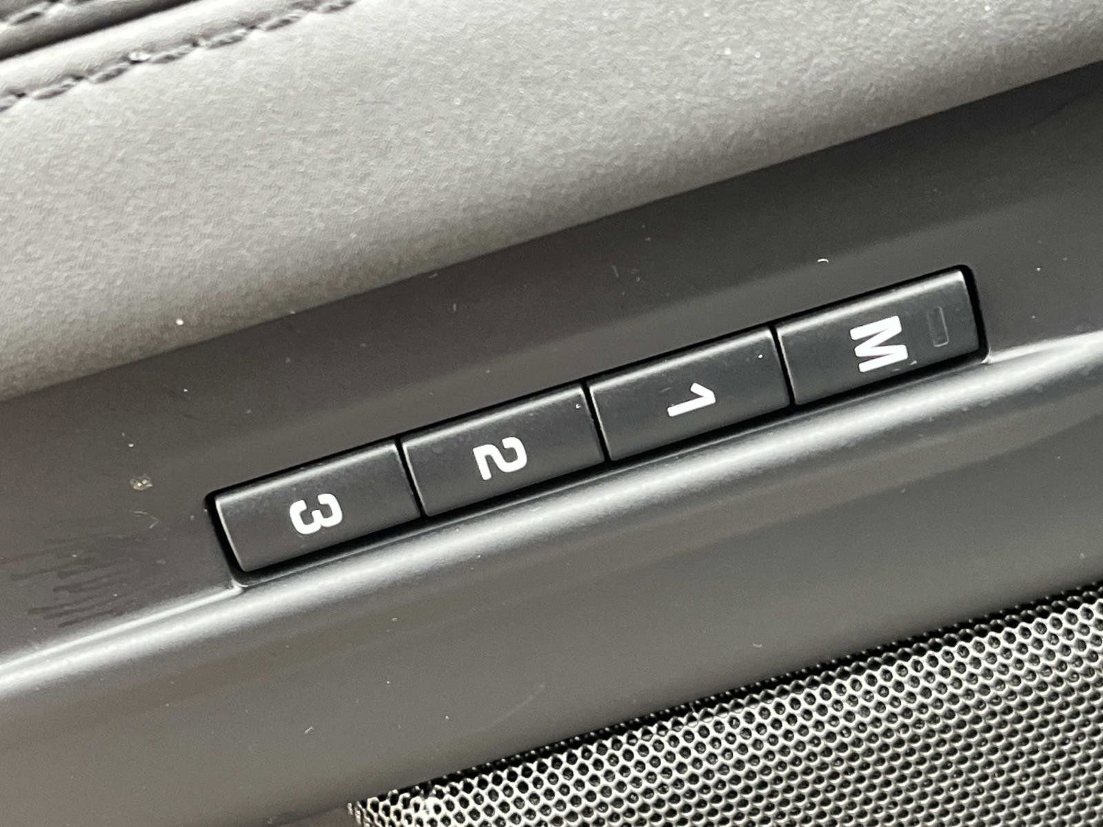 Used 2021 Land Rover Range Rover Evoque R-Dynamic SE image 19