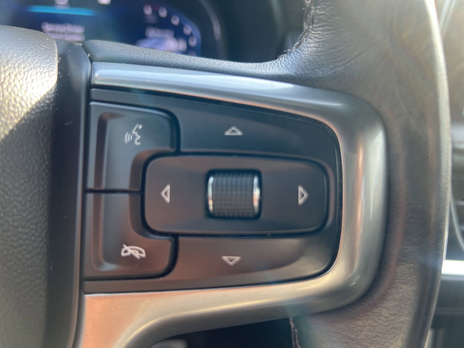 Used 2022 Chevrolet Tahoe Z71 w/ Luxury Package image 16