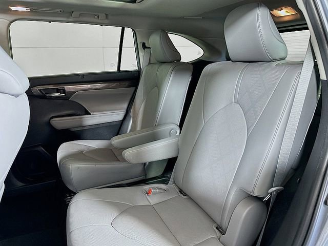 Used 2022 Toyota Highlander Platinum AWD/4WD image 24