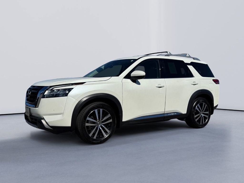 Used 2024 Nissan Pathfinder Platinum image 2