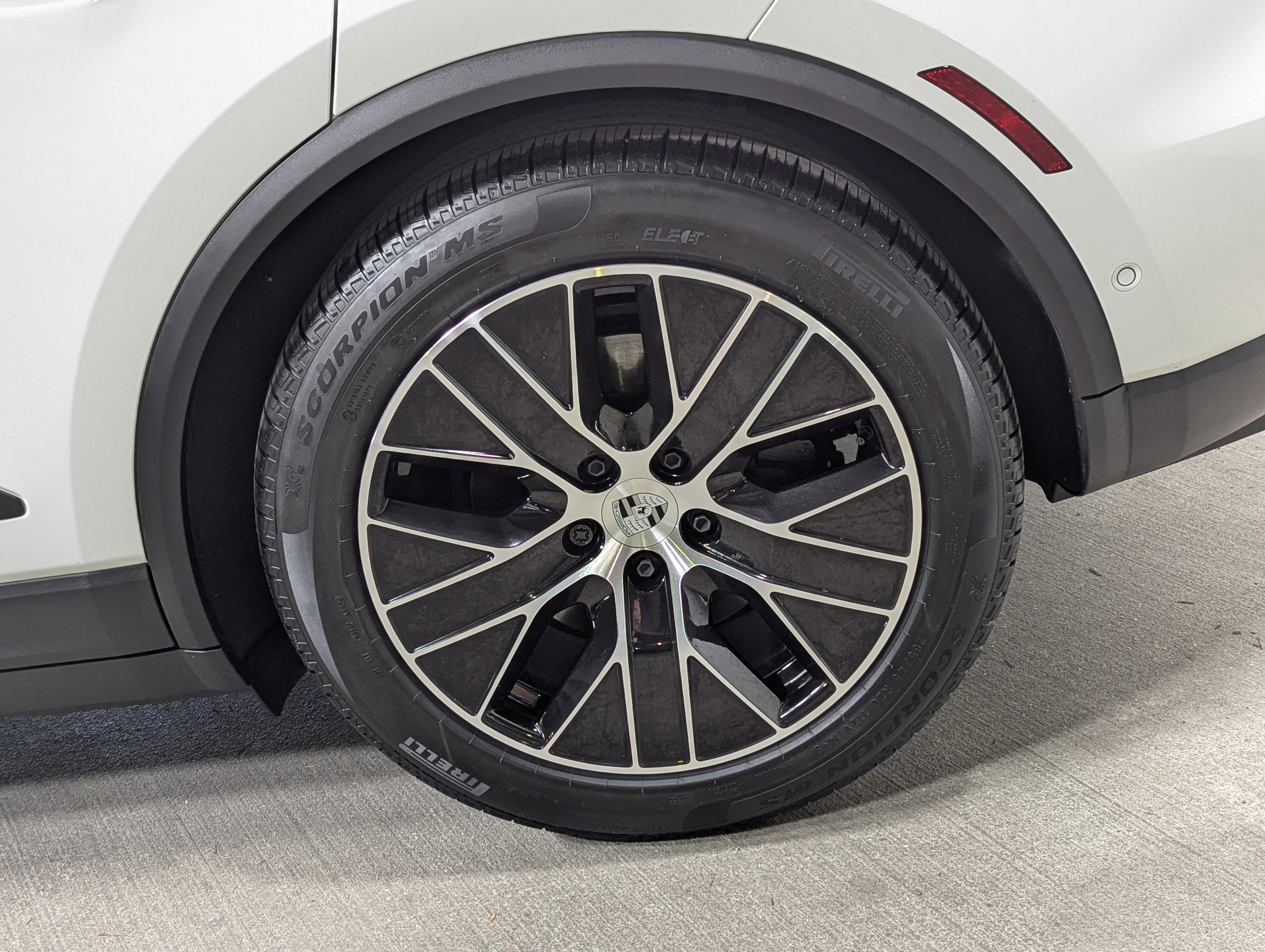 Certified 2025 Porsche Macan 4 Electric image 13