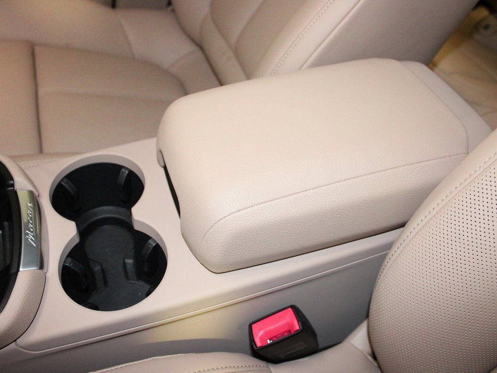 Certified 2025 Porsche Macan AWD/4WD image 29