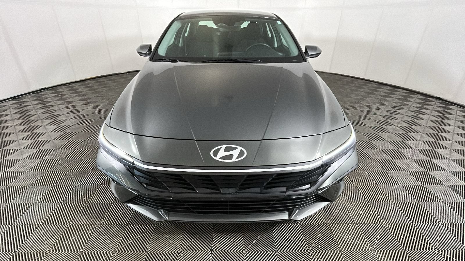 Certified 2024 Hyundai Elantra SE FWD image 9