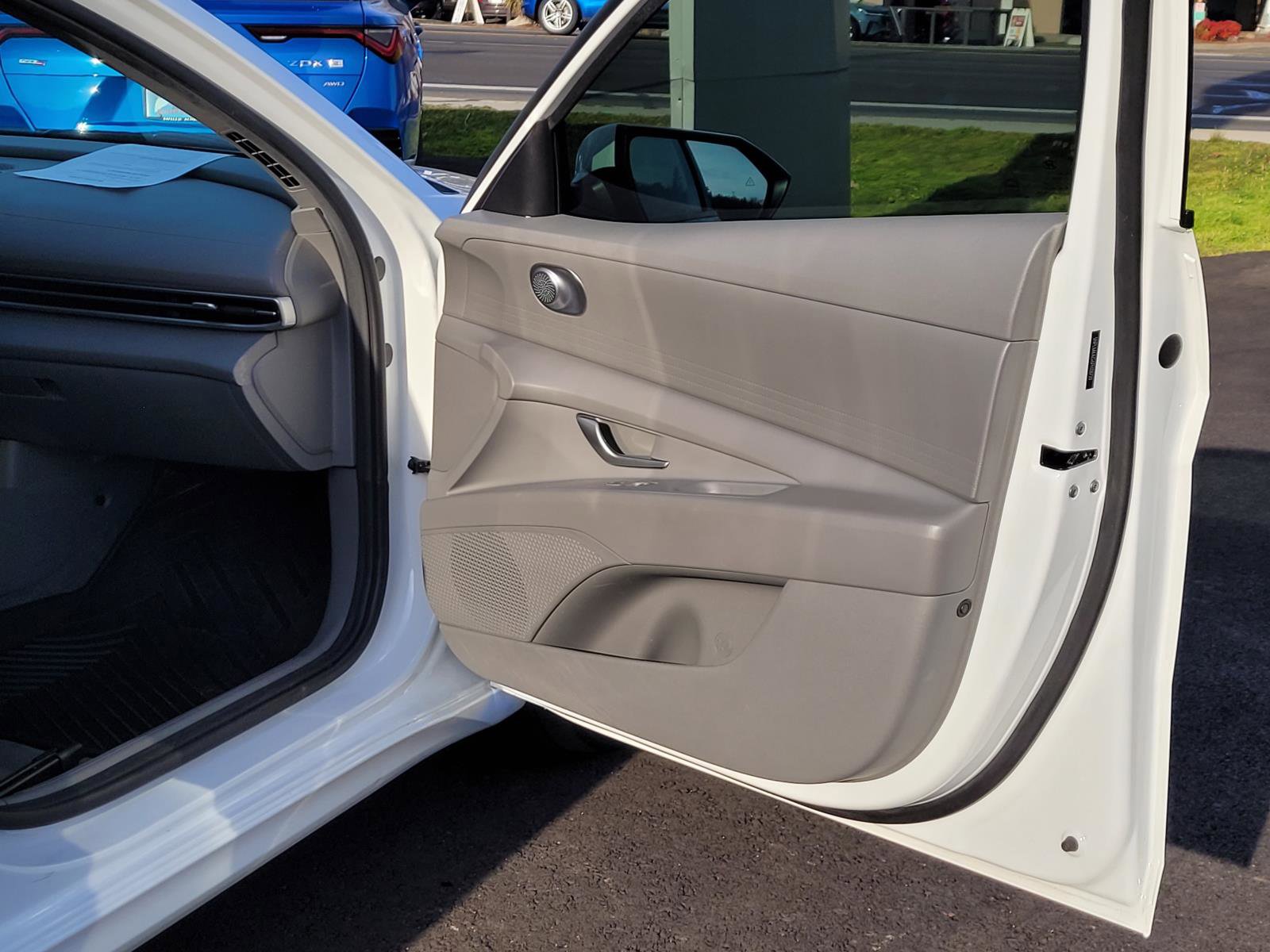 Used 2023 Hyundai Elantra SEL w/ Cargo Package image 21