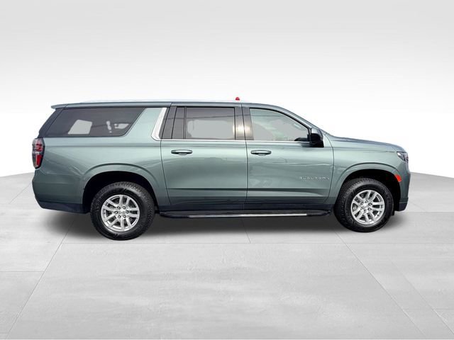 Used 2024 Chevrolet Suburban LT image 2