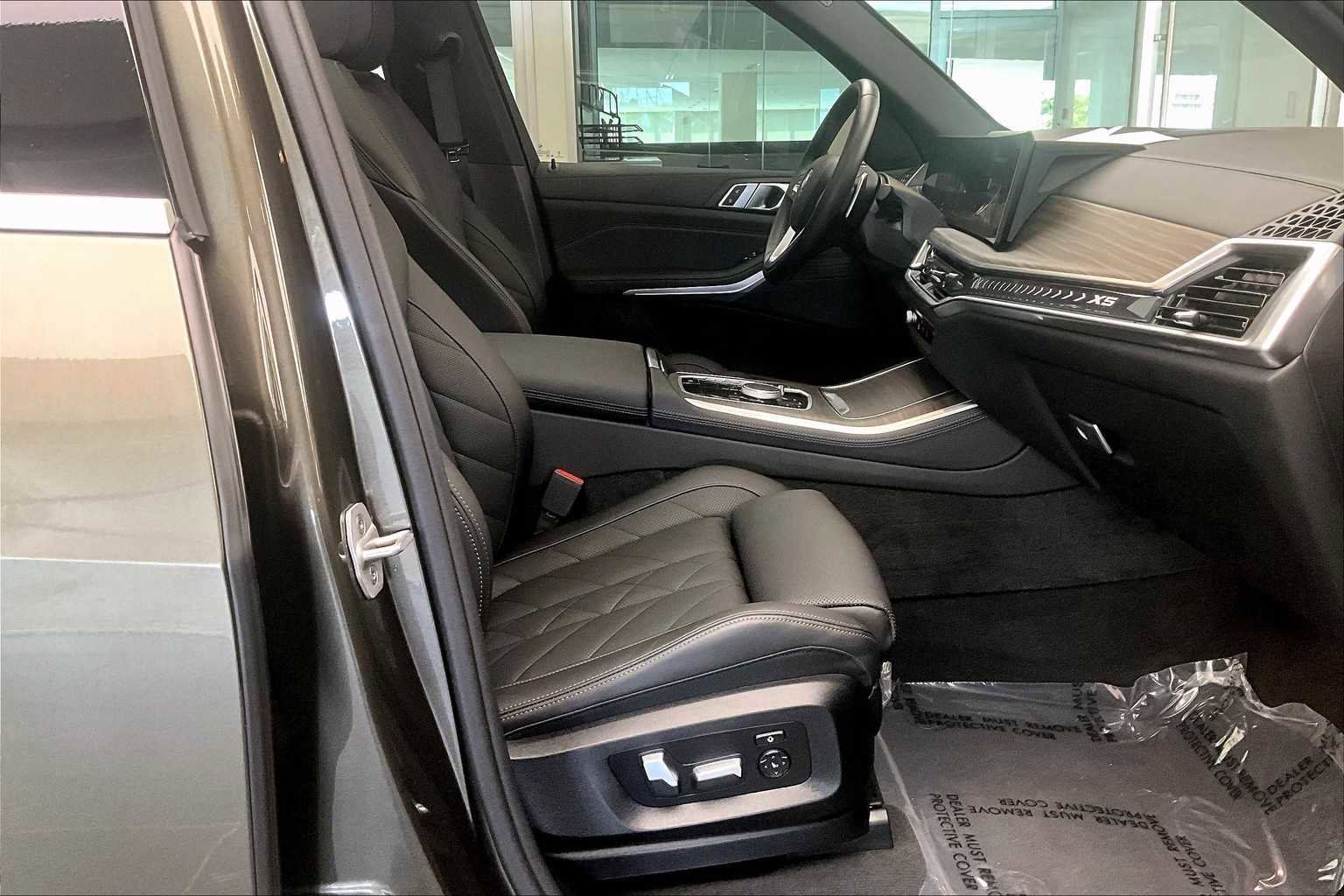 Used 2024 BMW X5 xDrive40i w/ Parking Assistance Package image 8